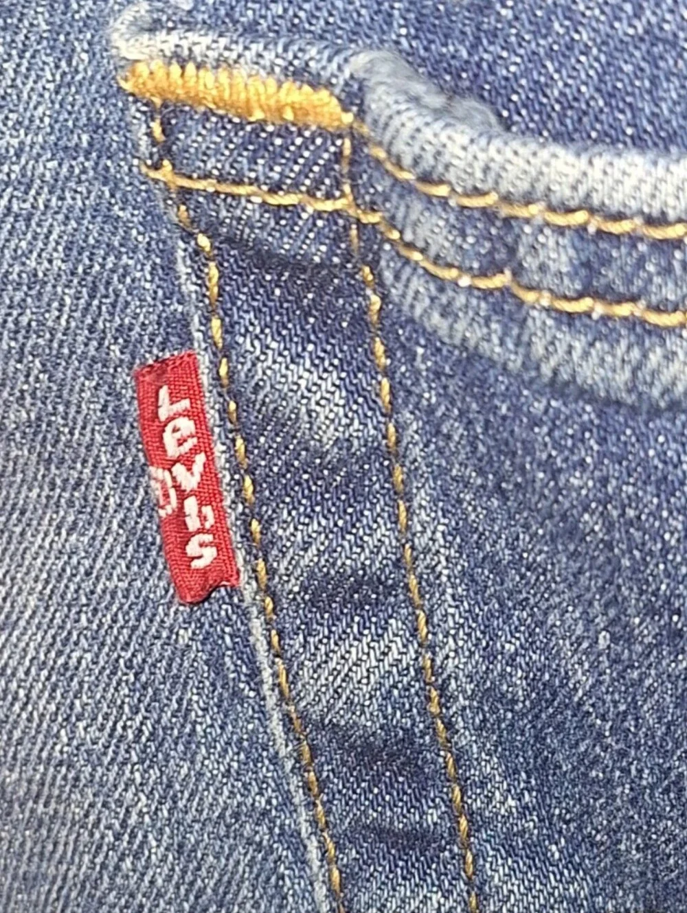 Levis waist 18